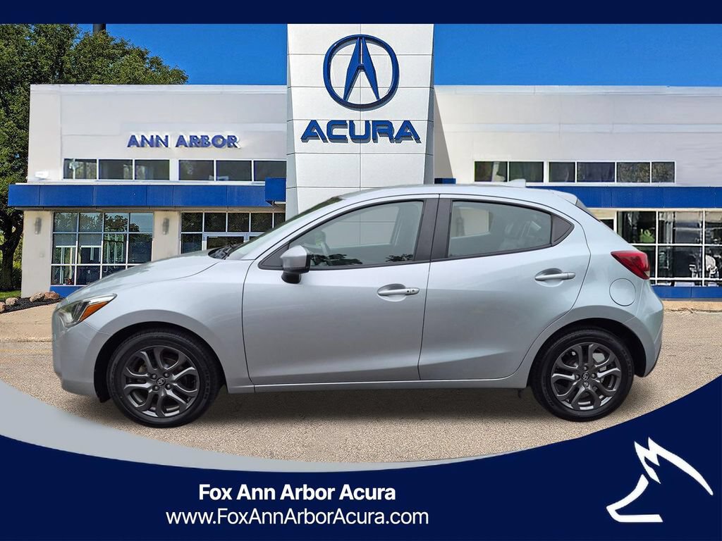 Used 2020 Toyota Yaris XLE FWD image 2
