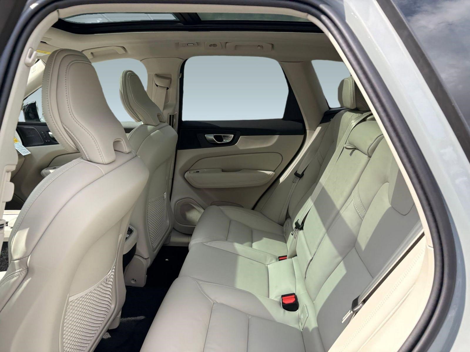 New 2026 Volvo XC60 B5 Ultra w/ Climate Package image 15