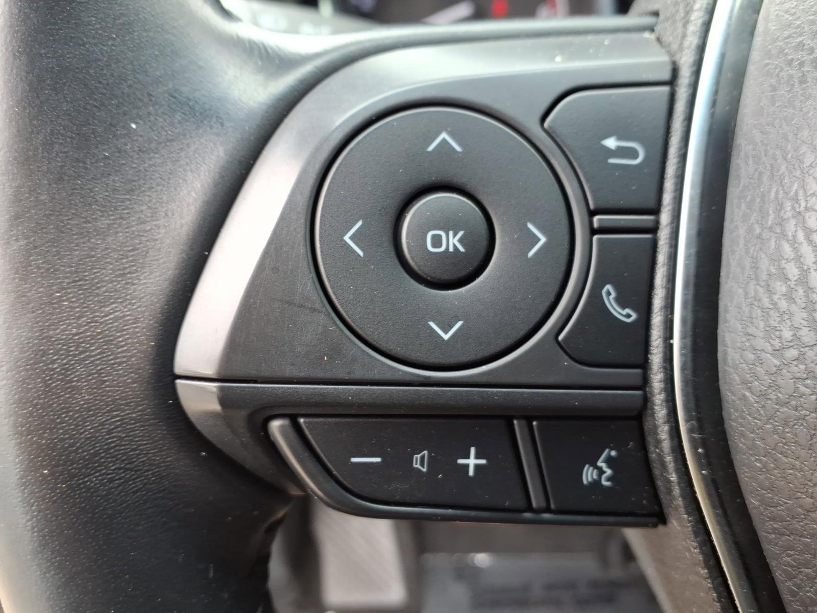 Used 2018 Toyota Camry SE FWD image 18