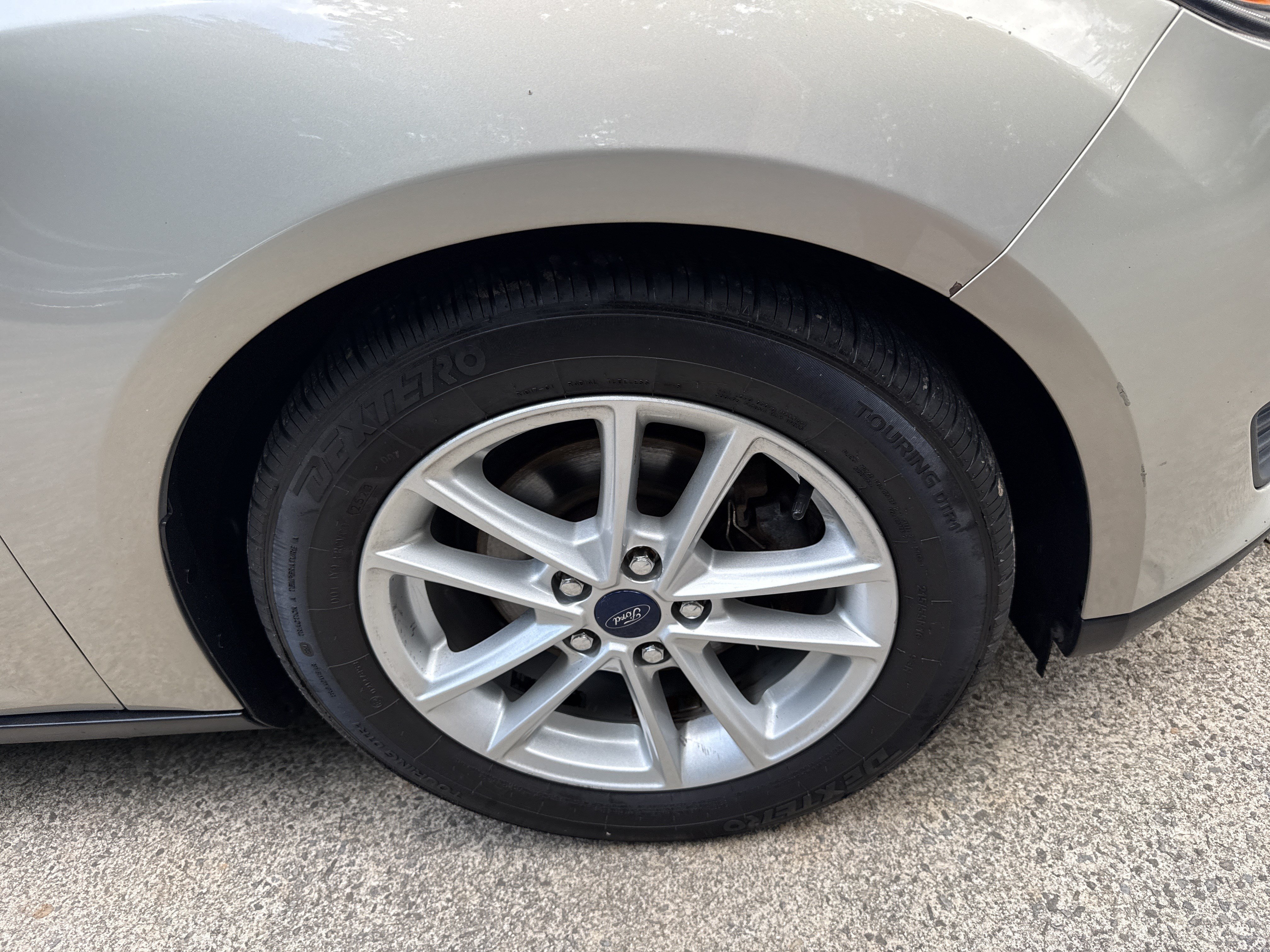 Used 2016 Ford Focus SE w/ SE Power Seat Package FWD image 12