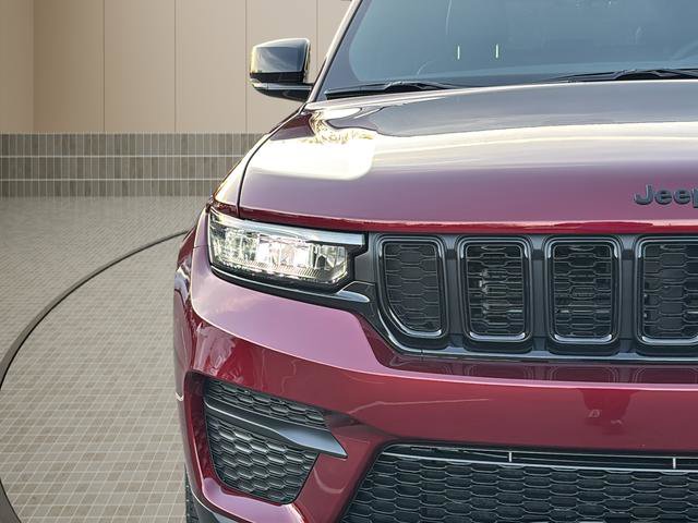 New 2025 Jeep Grand Cherokee Altitude image 10