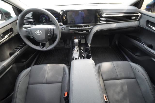 Used 2025 Toyota Camry XLE image 10
