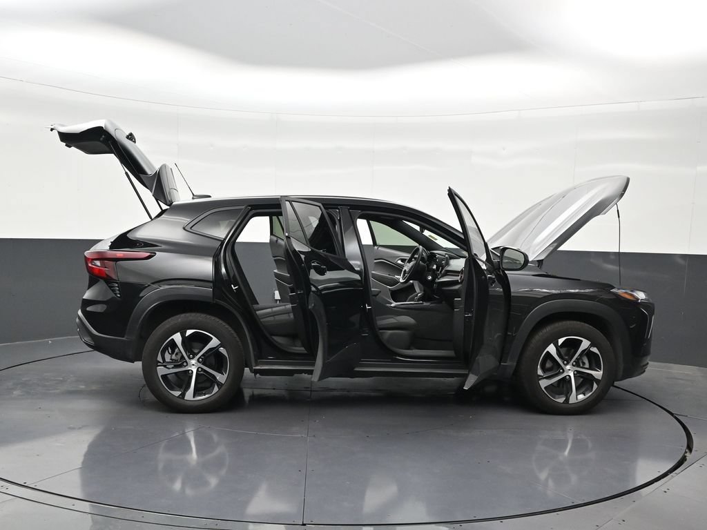 Used 2025 Chevrolet Trax RS w/ Driver Confidence Package FWD image 32