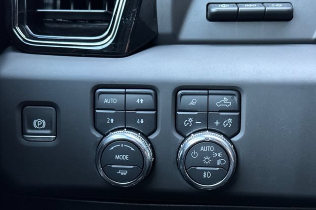 Used 2025 GMC Sierra 2500 AT4 w/ AT4 Premium Plus Package AWD/4WD image 43