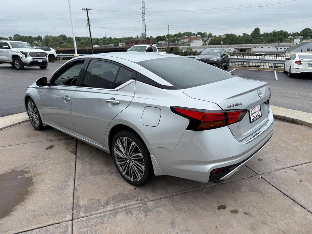 Used 2023 Nissan Altima 2.5 SL AWD/4WD image 10