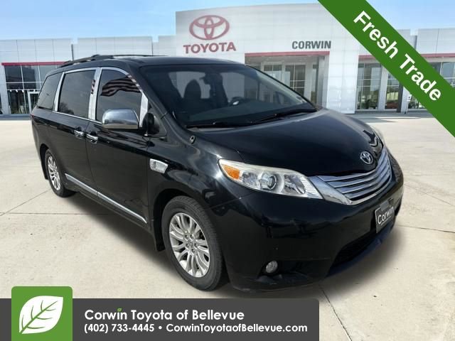 Used 2013 Toyota Sienna XLE image 1