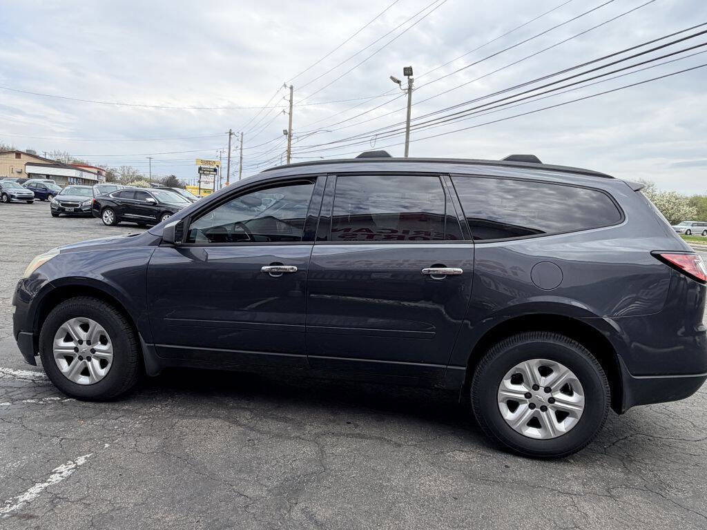 Used 2014 Chevrolet Traverse LS FWD image 3