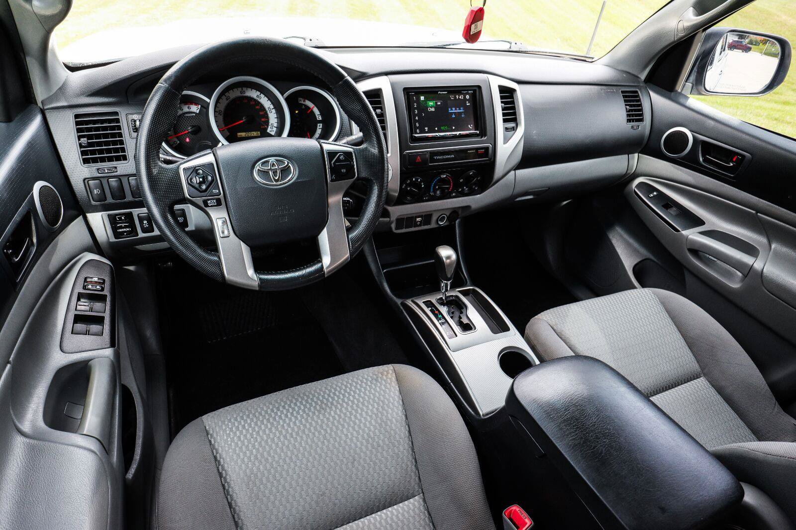 Used 2015 Toyota Tacoma 4x4 Double Cab w/ SR5 Package image 19