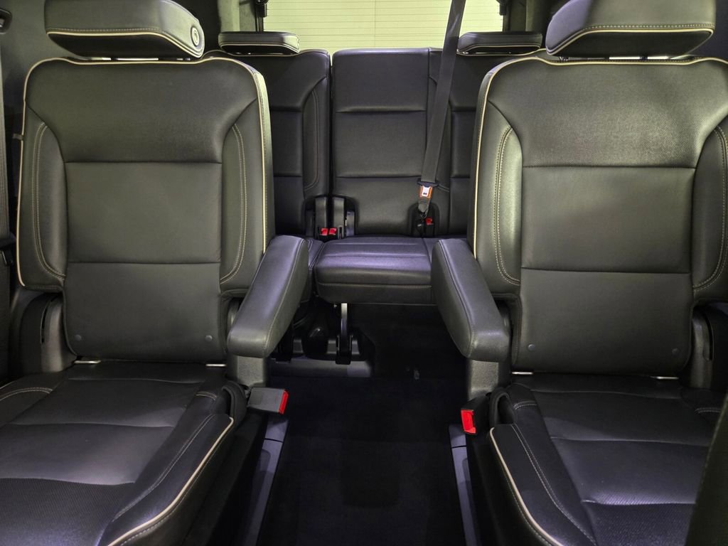 Used 2021 GMC Yukon SLT w/ SLT Premium Package image 24