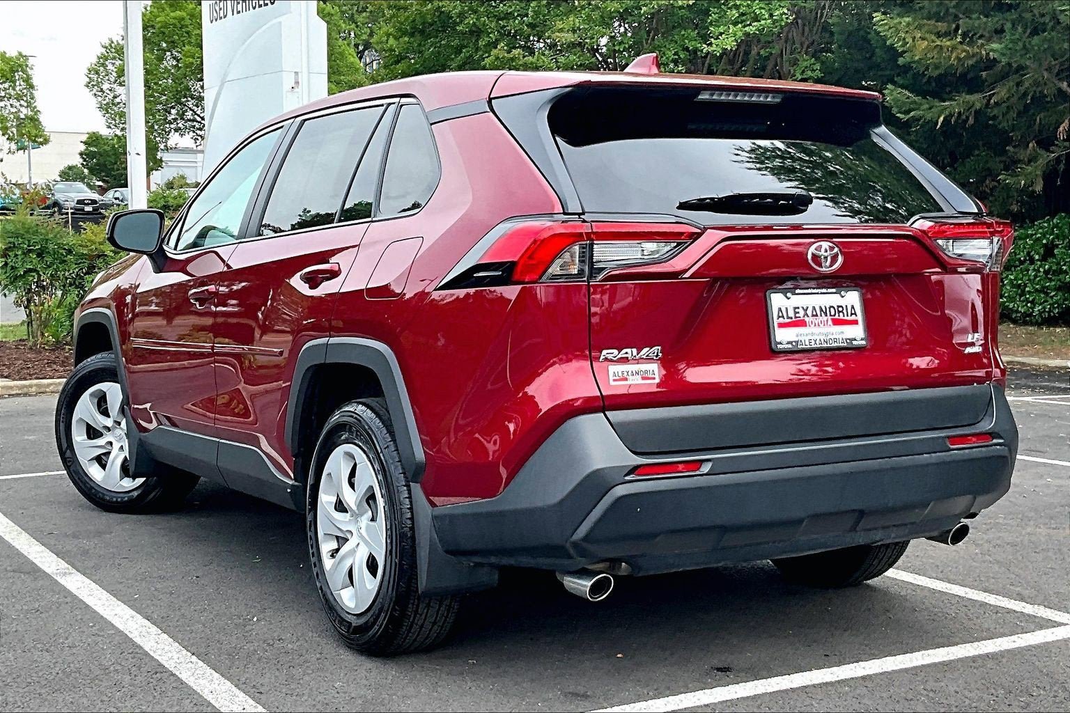 Used 2024 Toyota RAV4 LE AWD/4WD image 11