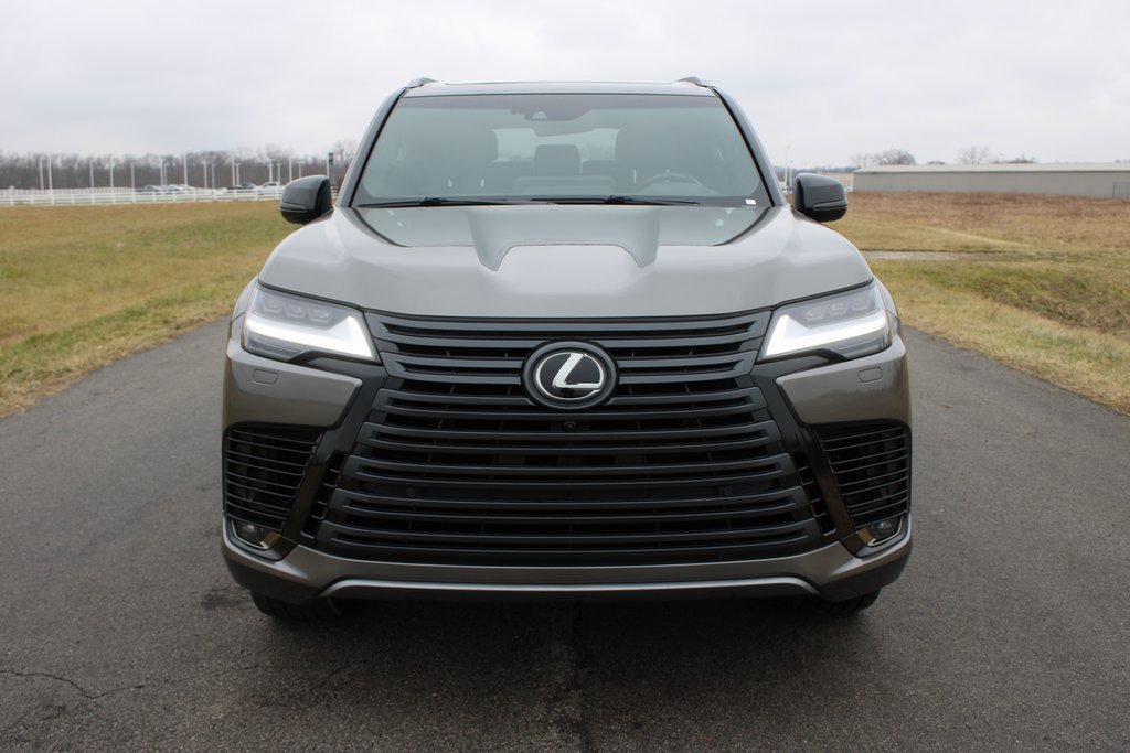 Used 2023 Lexus LX 600 4WD w/ Luxury Package image 2