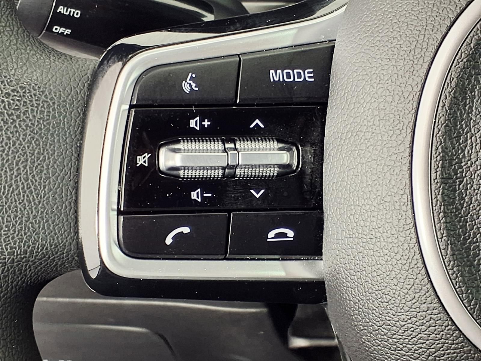 Used 2022 Kia Sorento LX FWD image 17
