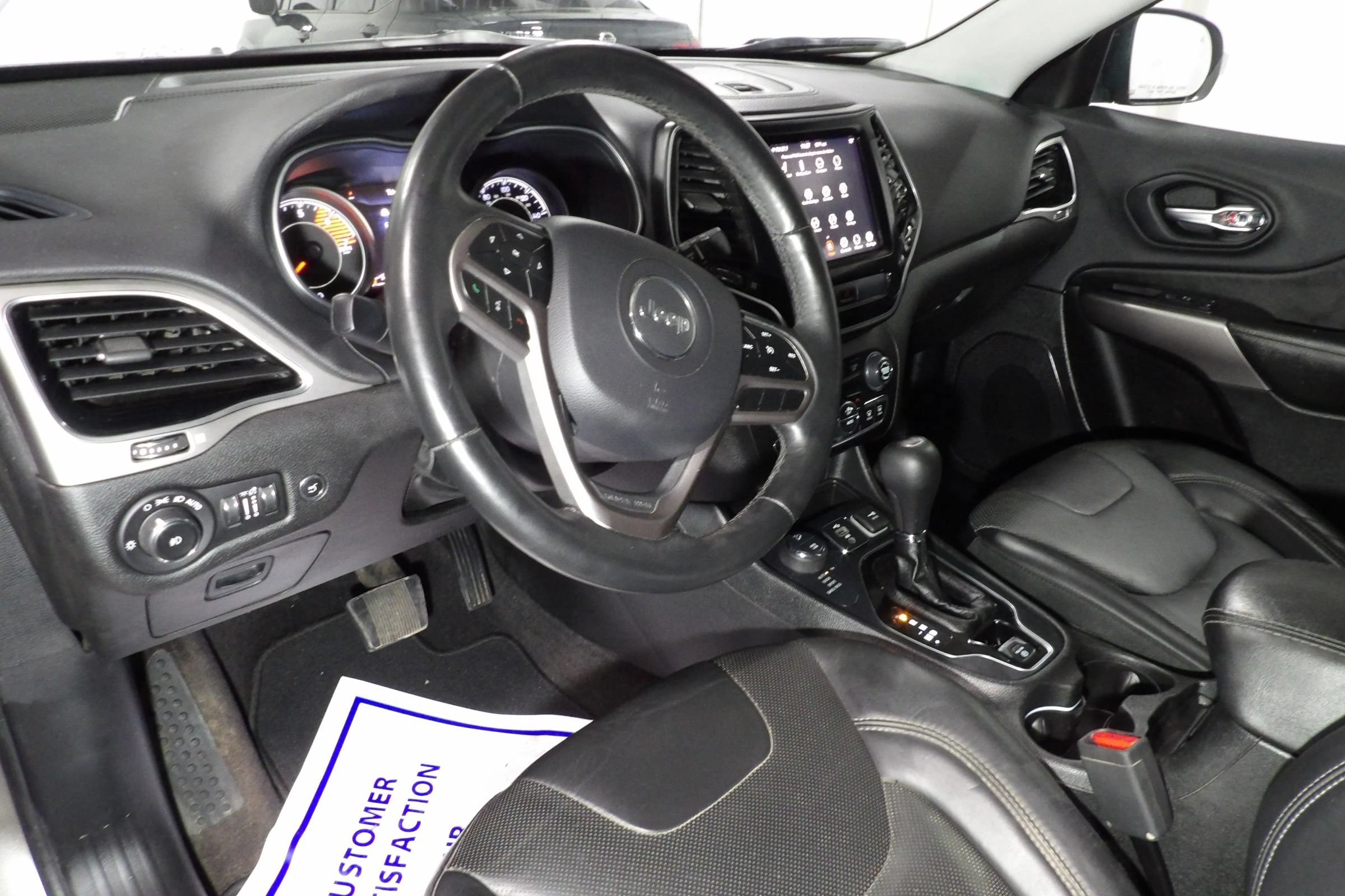 Used 2019 Jeep Cherokee Limited AWD/4WD image 9