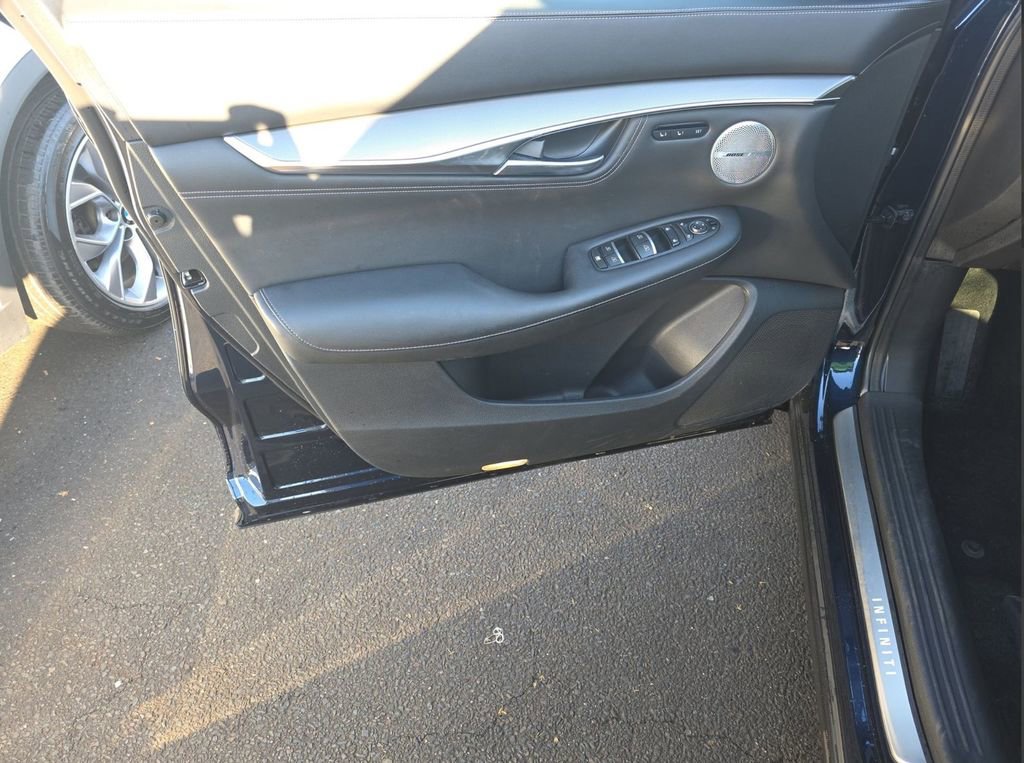 Used 2023 INFINITI QX55 Essential w/ Cargo Package image 9