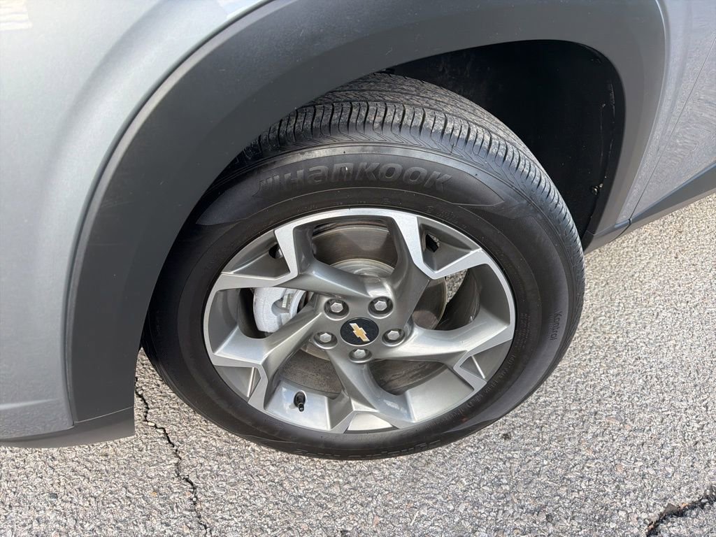 Used 2025 Chevrolet Trax LT image 2
