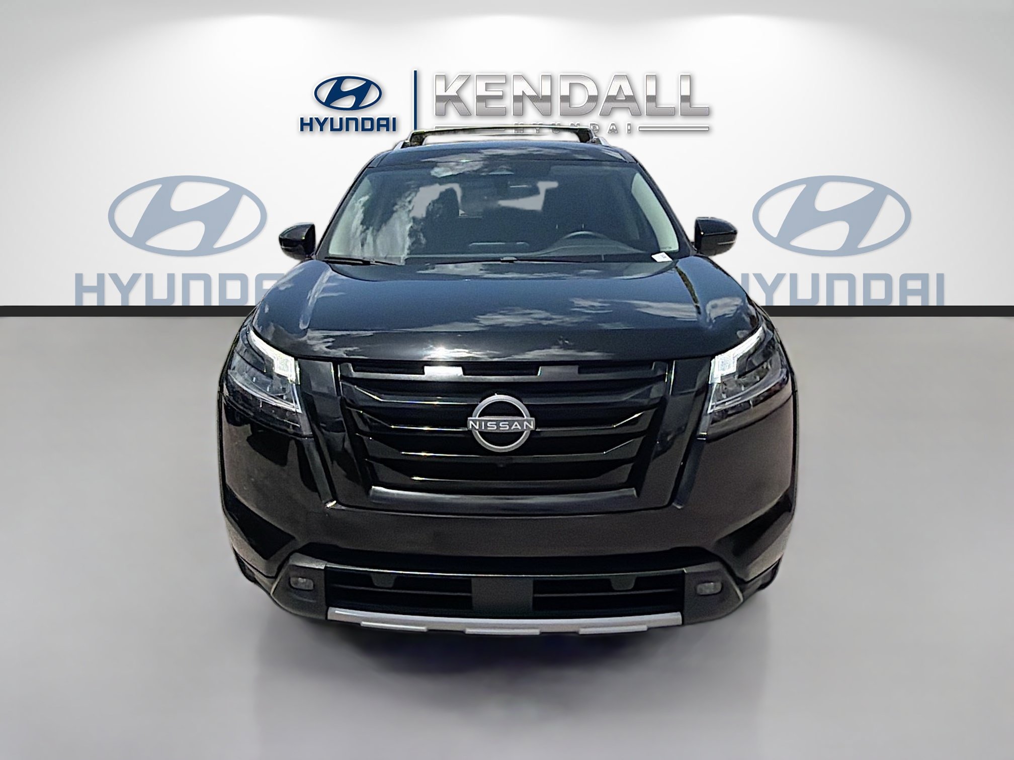 Used 2024 Nissan Pathfinder SL w/ Black Appearance Package FWD image 2