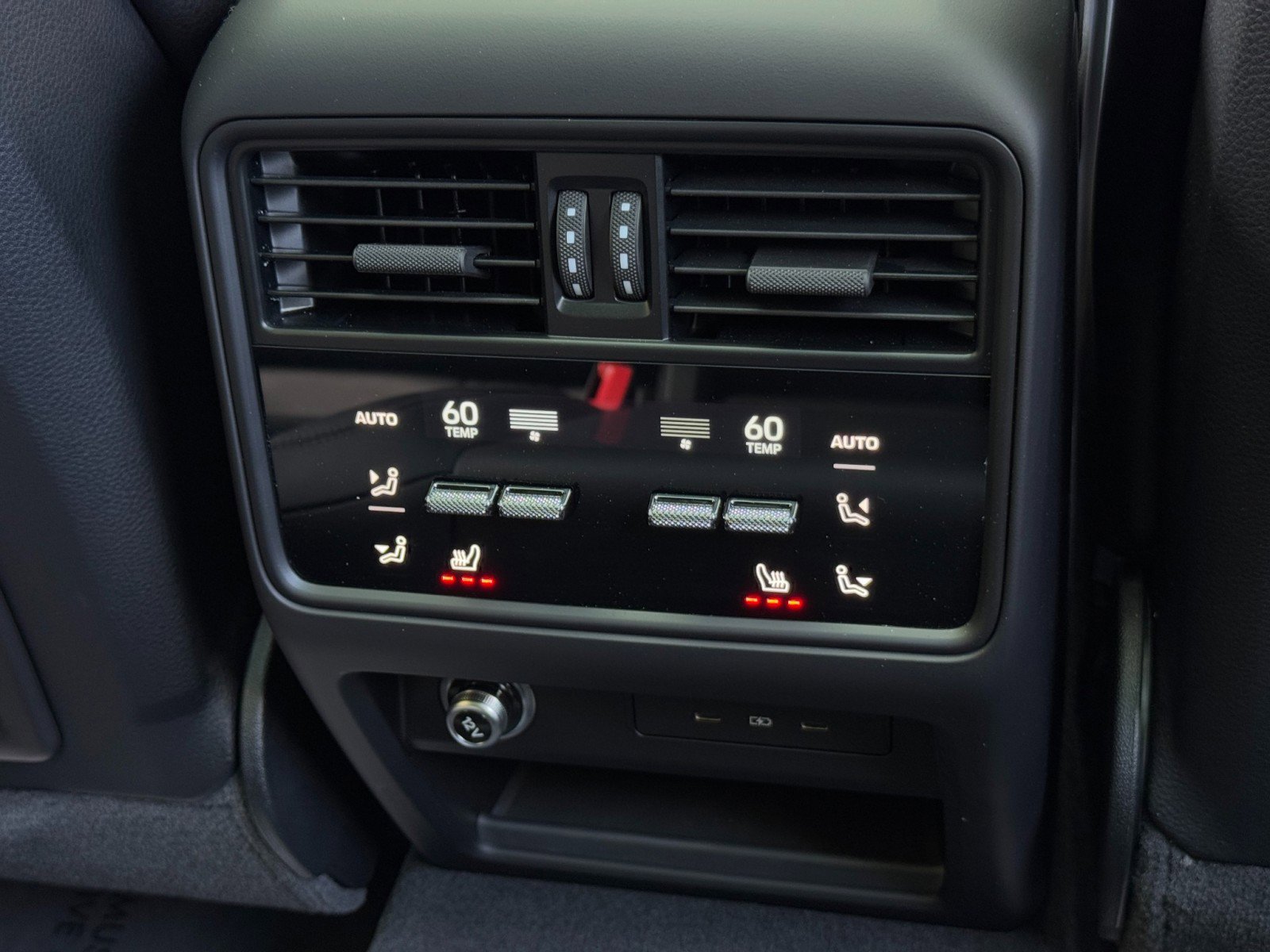 Used 2024 Porsche Cayenne S w/ Premium Package Plus image 41