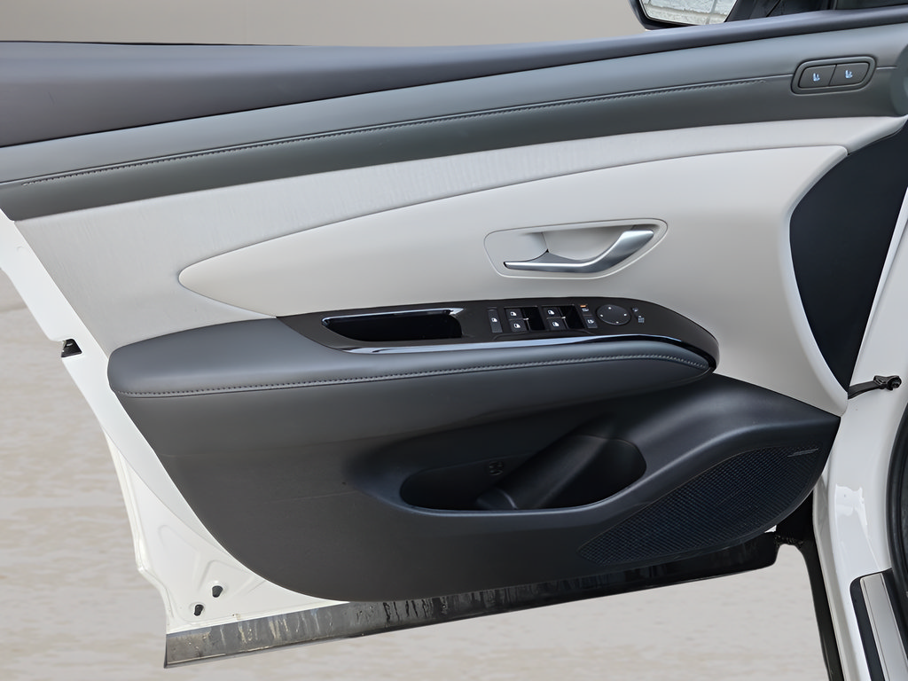 New 2025 Hyundai Tucson Limited FWD image 17