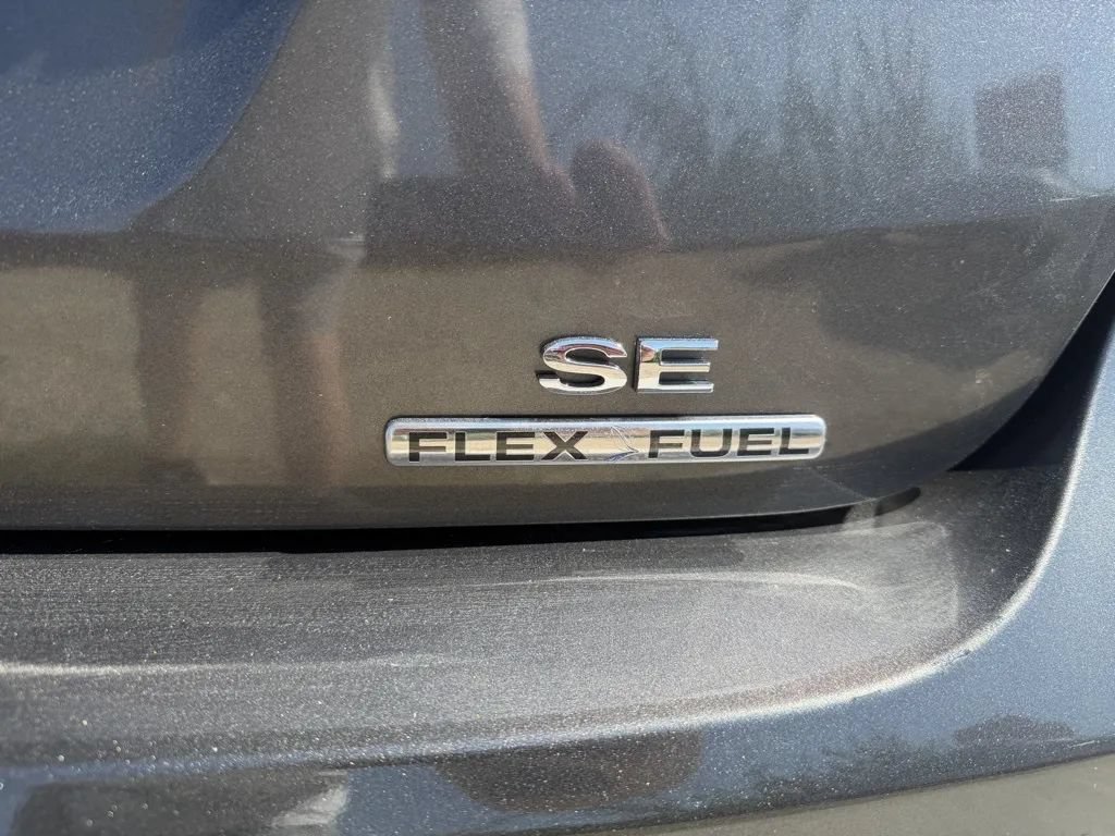 Used 2016 Ford Focus SE w/ Equipment Group 201A FWD image 12