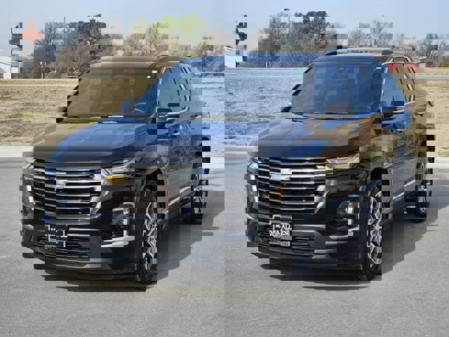 Used 2023 Chevrolet Traverse High Country image 3