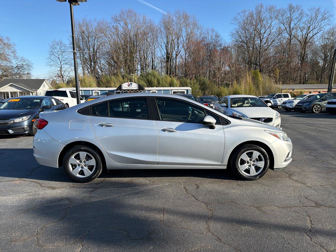 Used 2018 Chevrolet Cruze LS image 7