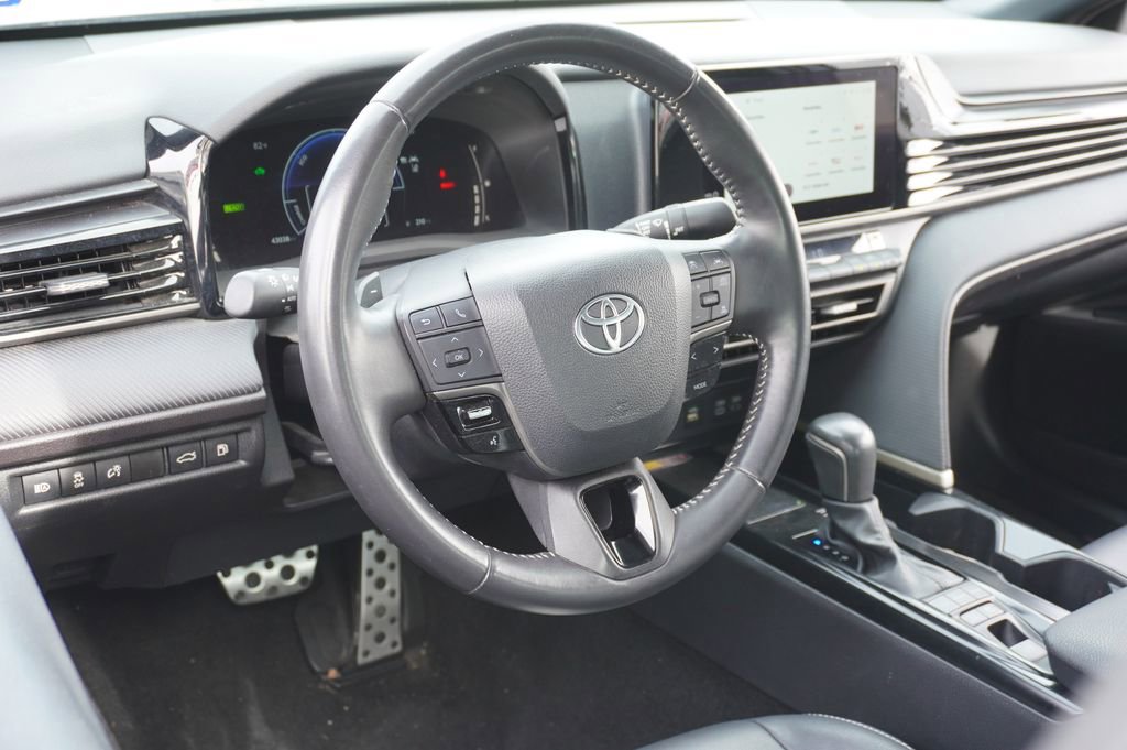 Certified 2025 Toyota Camry SE image 3