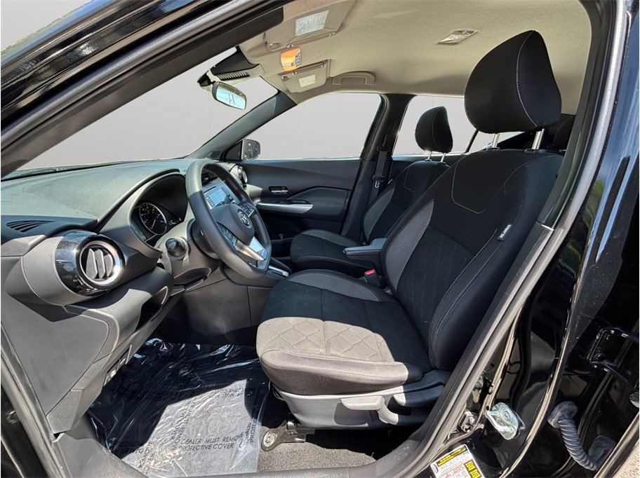 Used 2020 Nissan Kicks SV FWD image 2
