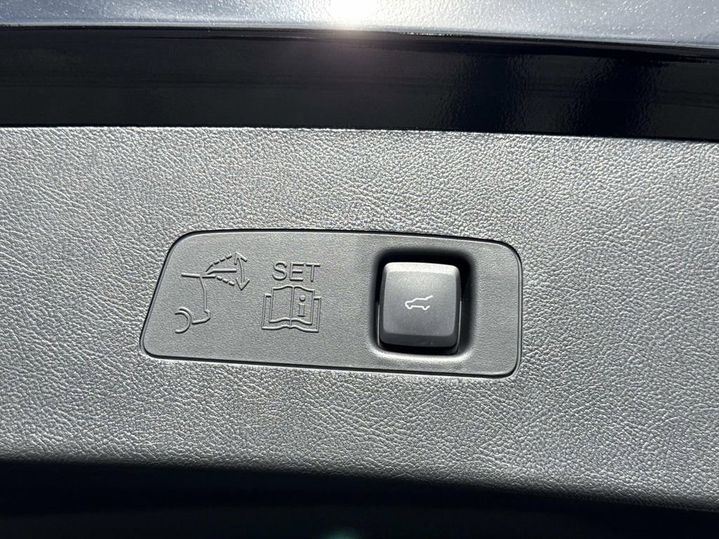 New 2026 Lincoln Corsair Premiere image 12