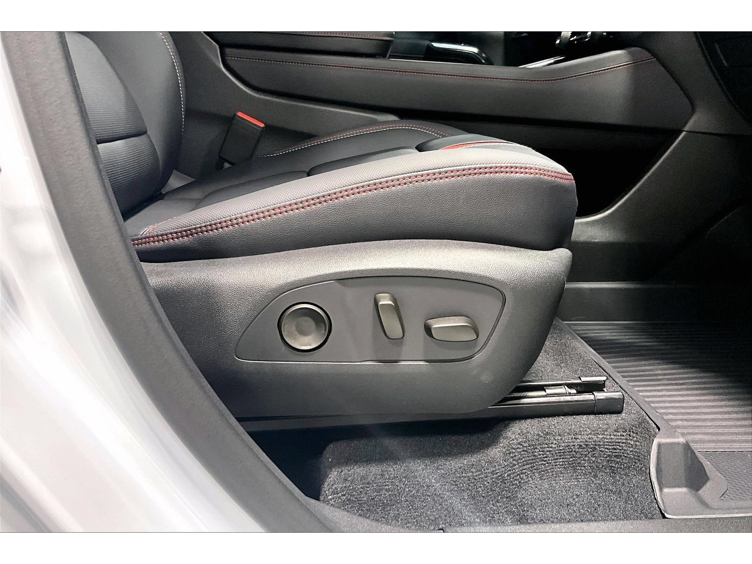 New 2026 Chevrolet Traverse RS w/ LPO, Floor Liner Package FWD image 55