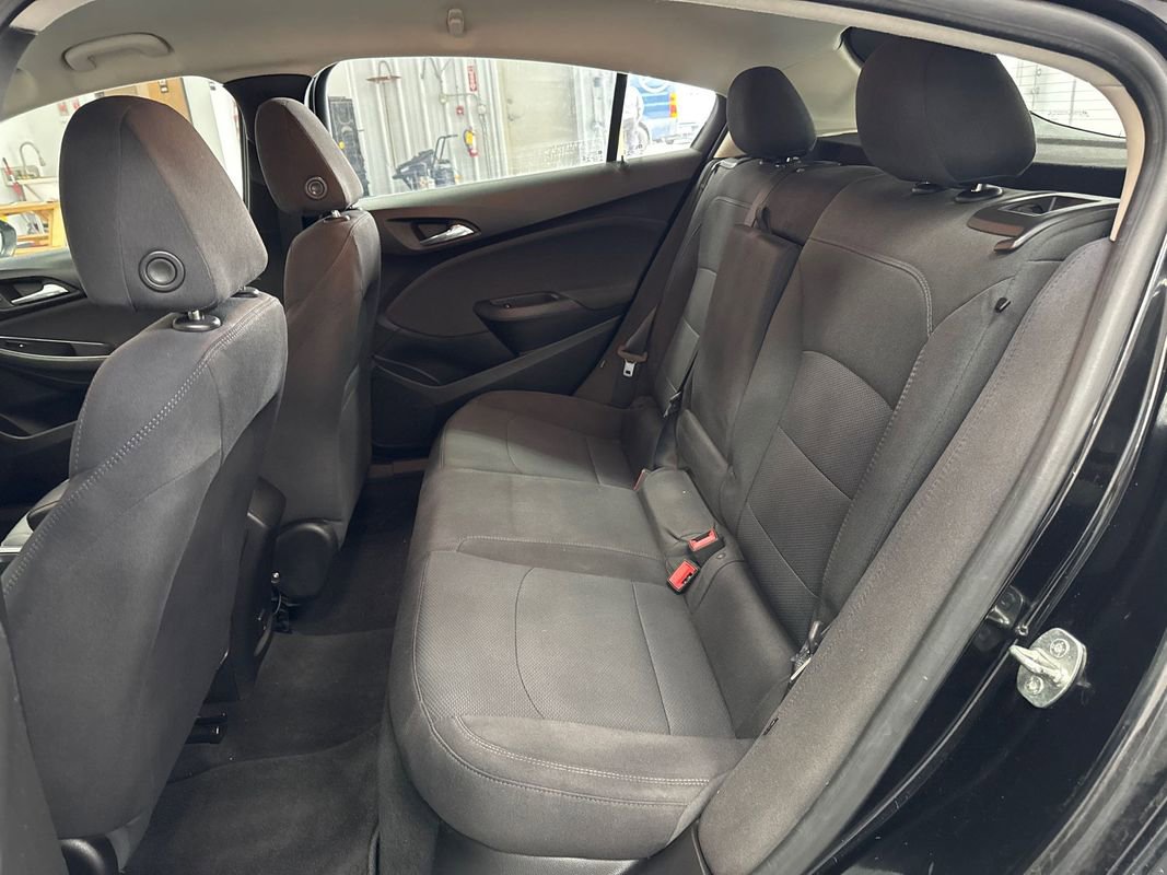 Used 2018 Chevrolet Cruze LT w/ Convenience Package FWD image 17