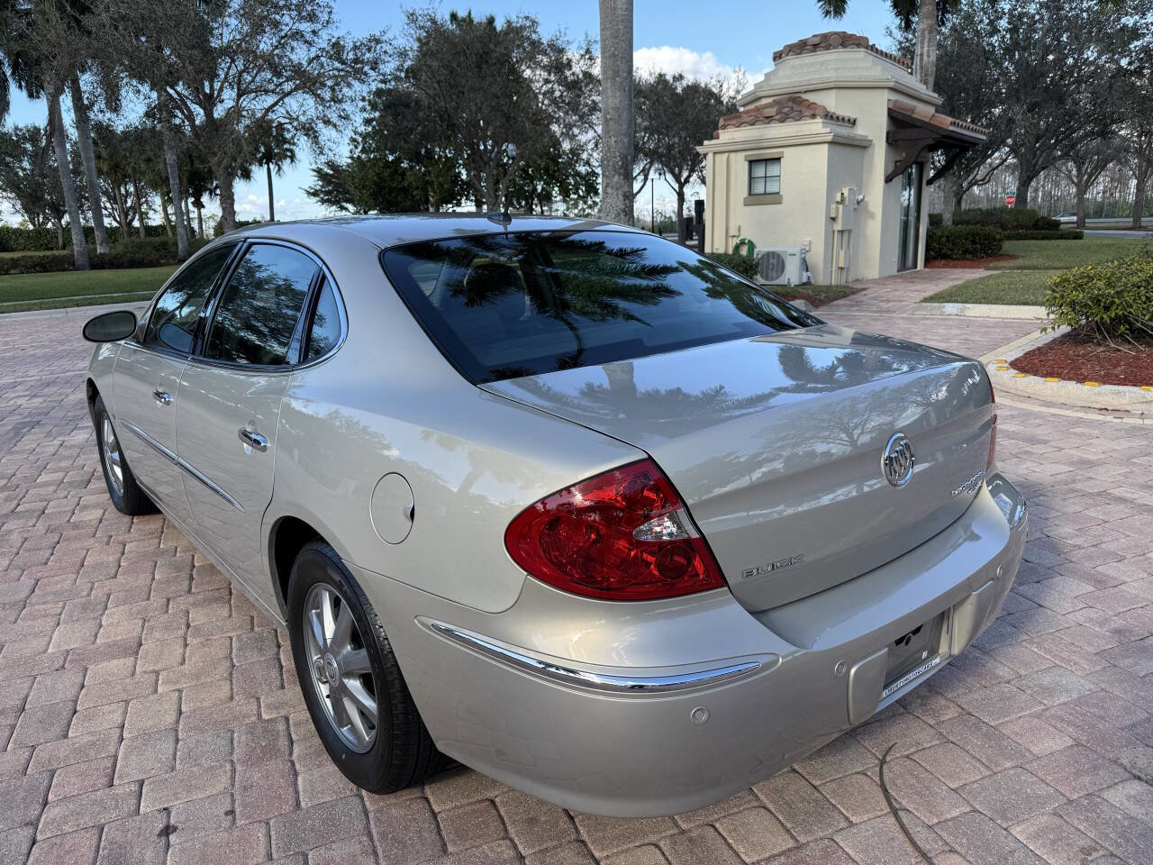 Used 2008 Buick LaCrosse CXL w/ Driver Confidence Package image 8