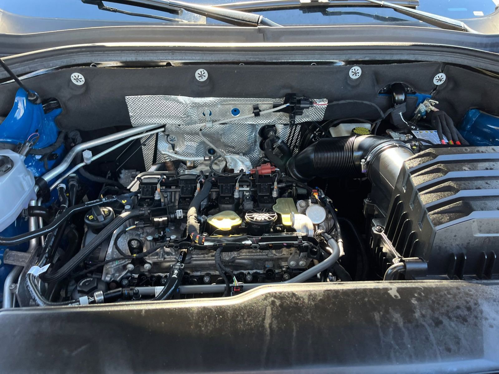 Used 2025 Volkswagen Atlas Cross Sport SE image 32