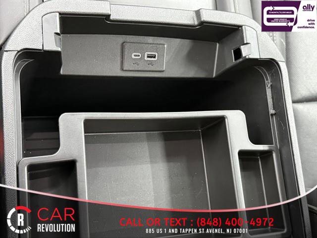 Used 2024 GMC Yukon XL SLT image 32