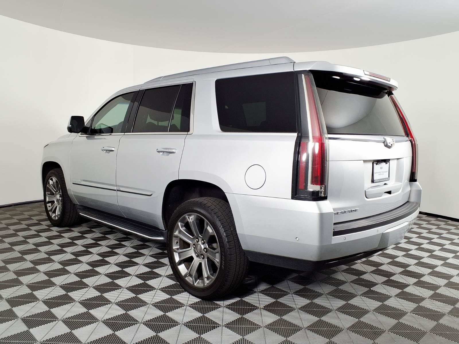 Used 2020 Cadillac Escalade Luxury RWD image 6
