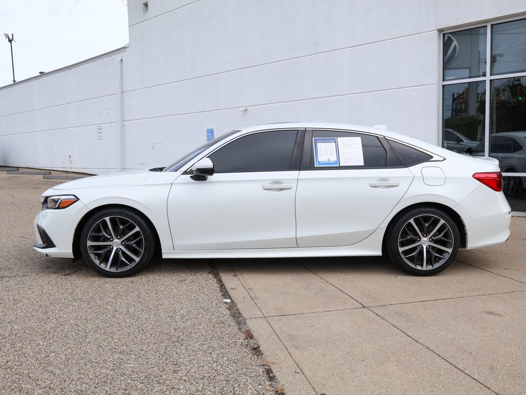 Used 2022 Honda Civic Touring image 2
