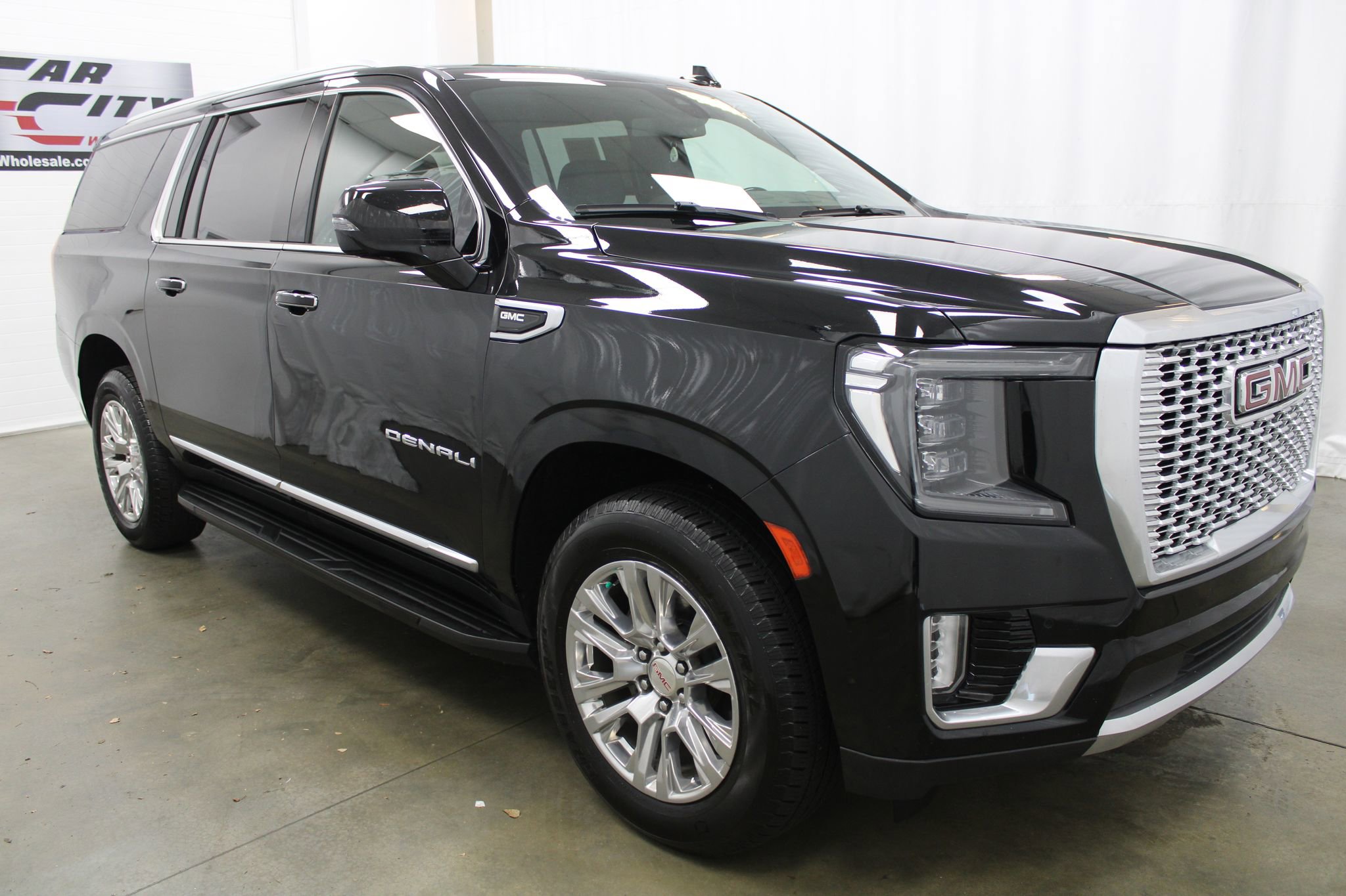 Used 2022 GMC Yukon XL Denali AWD/4WD image 5