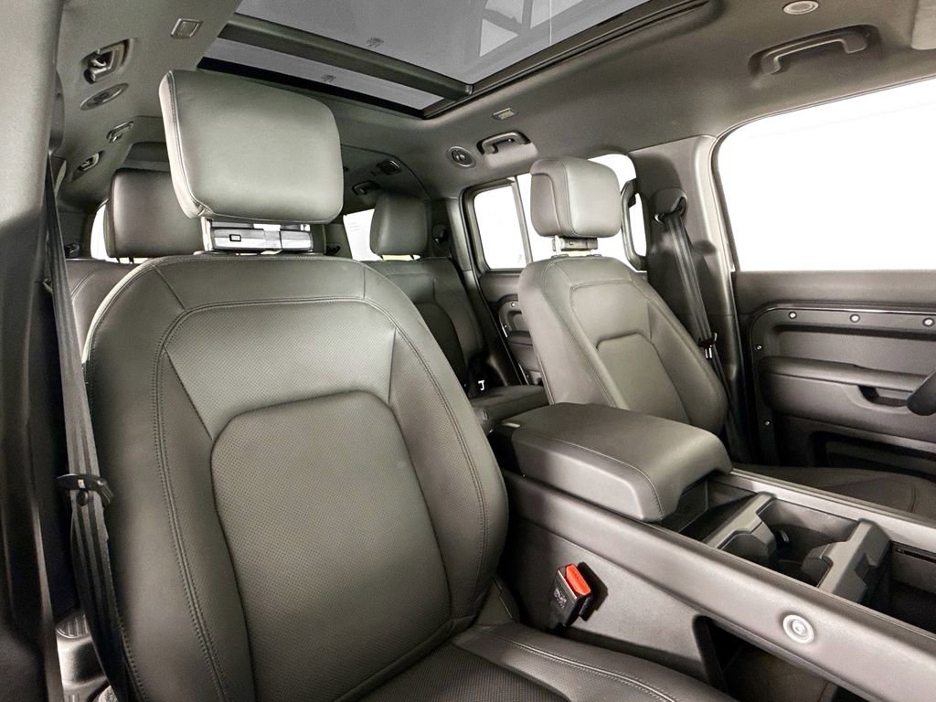 Used 2025 Land Rover Defender 130 S image 14