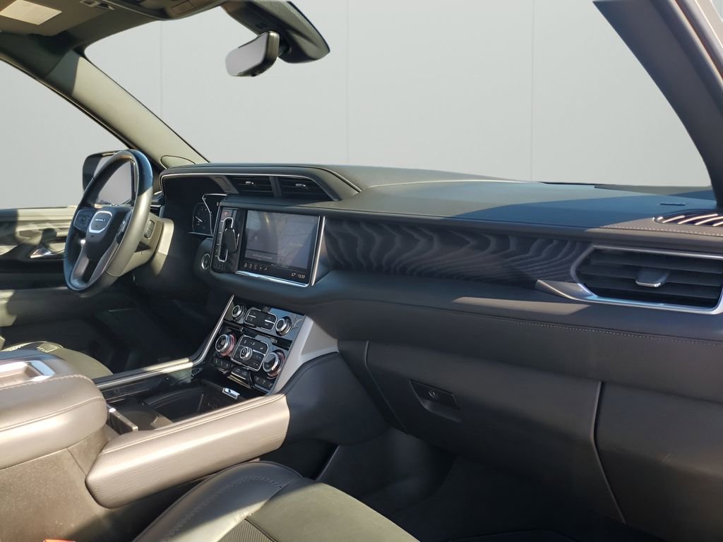 Used 2021 GMC Yukon Denali w/ Denali Premium Package image 14
