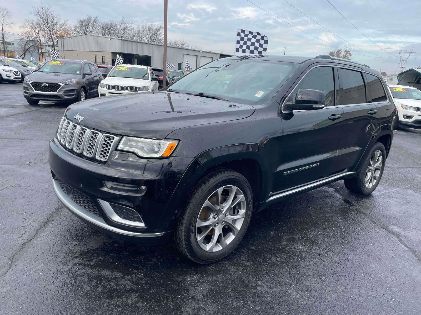Used 2019 Jeep Grand Cherokee Summit image 2