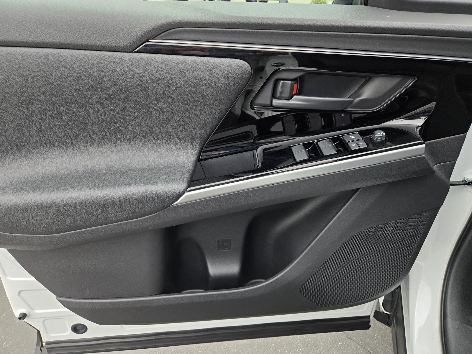 Used 2024 Toyota bZ4X FWD image 17