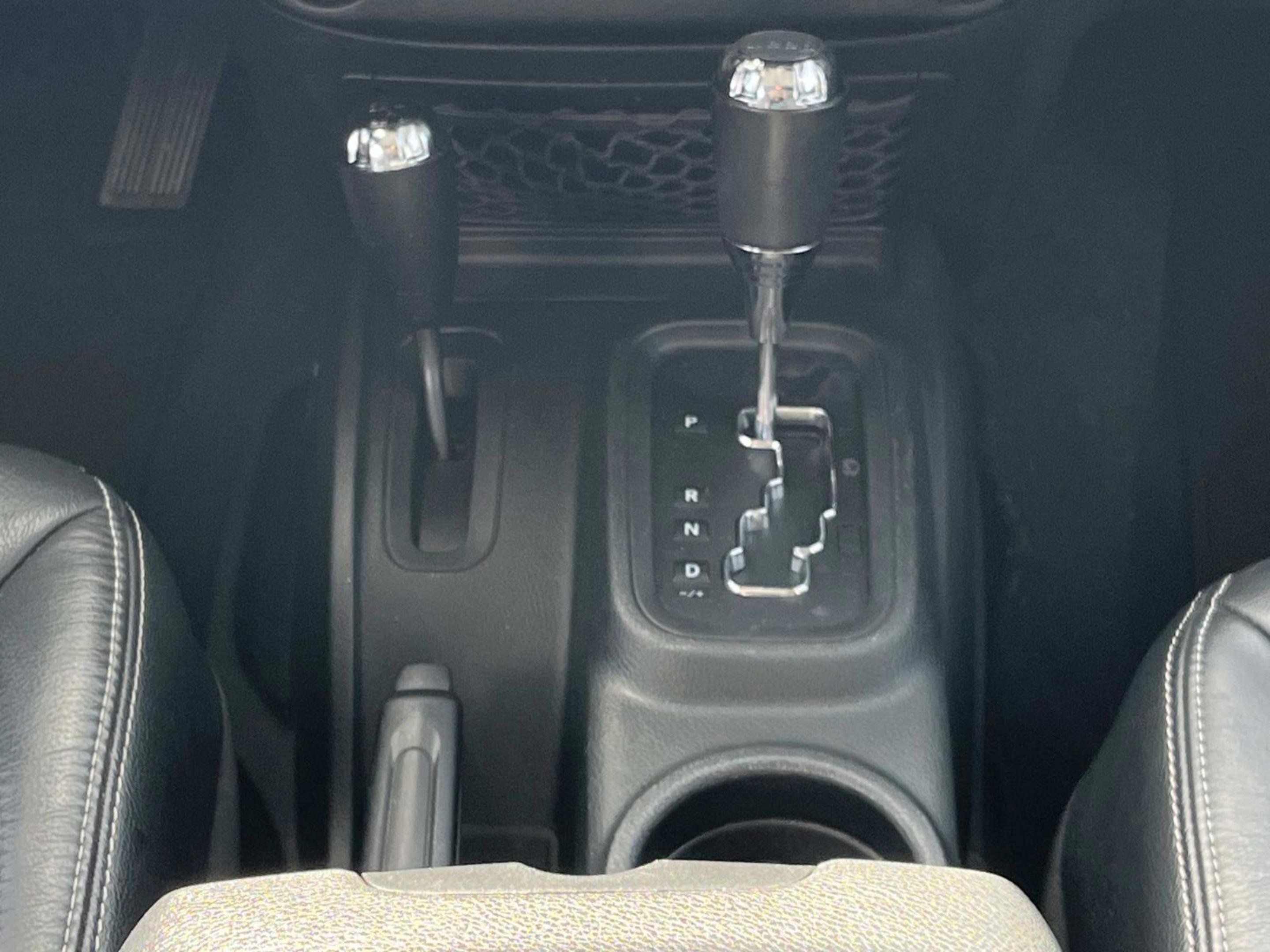 Used 2018 Jeep Wrangler Unlimited Sahara w/ Dual Top Group image 18