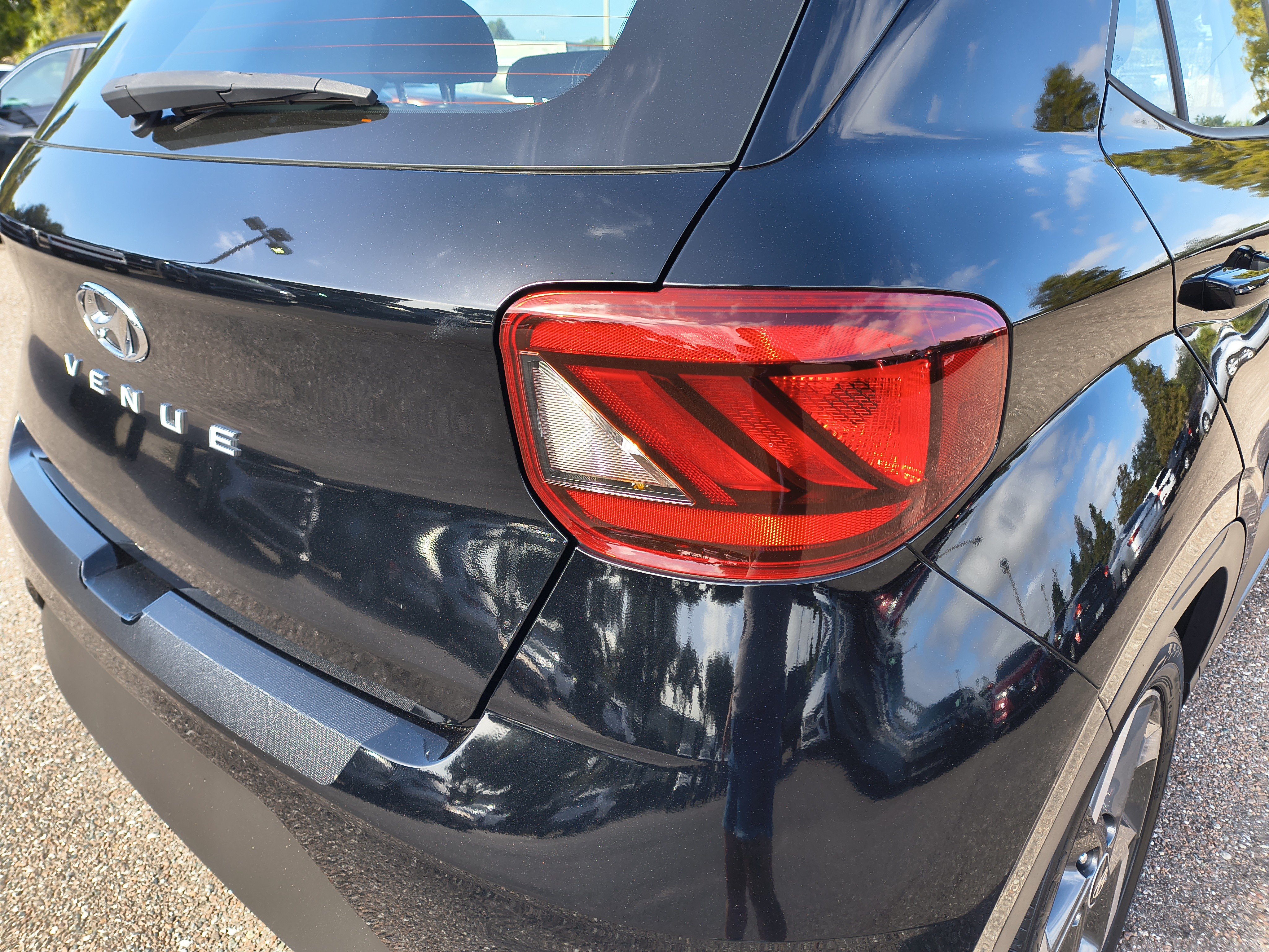 Used 2024 Hyundai Venue SEL FWD image 10