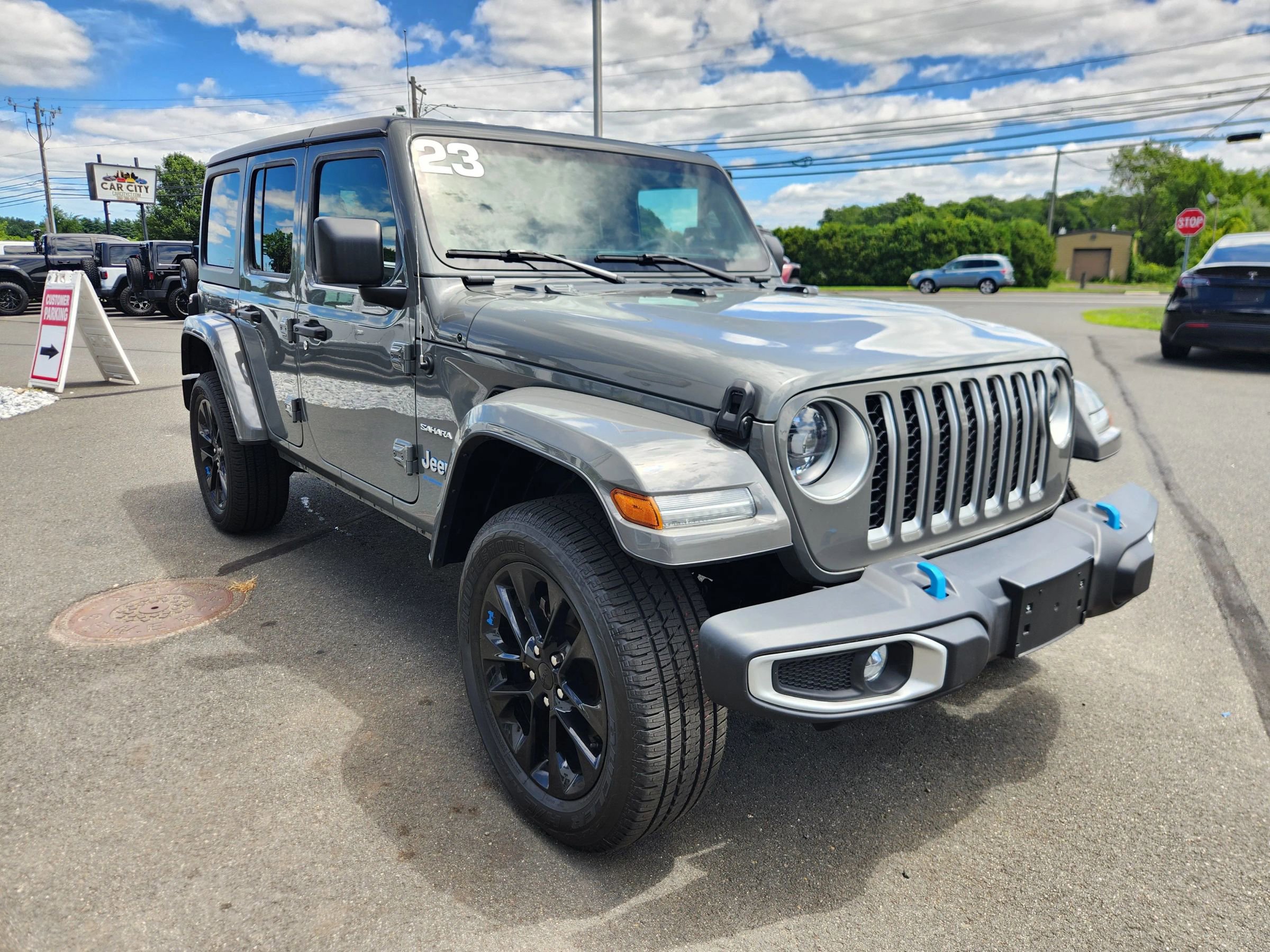 Used 2023 Jeep Wrangler Unlimited Sahara image 18
