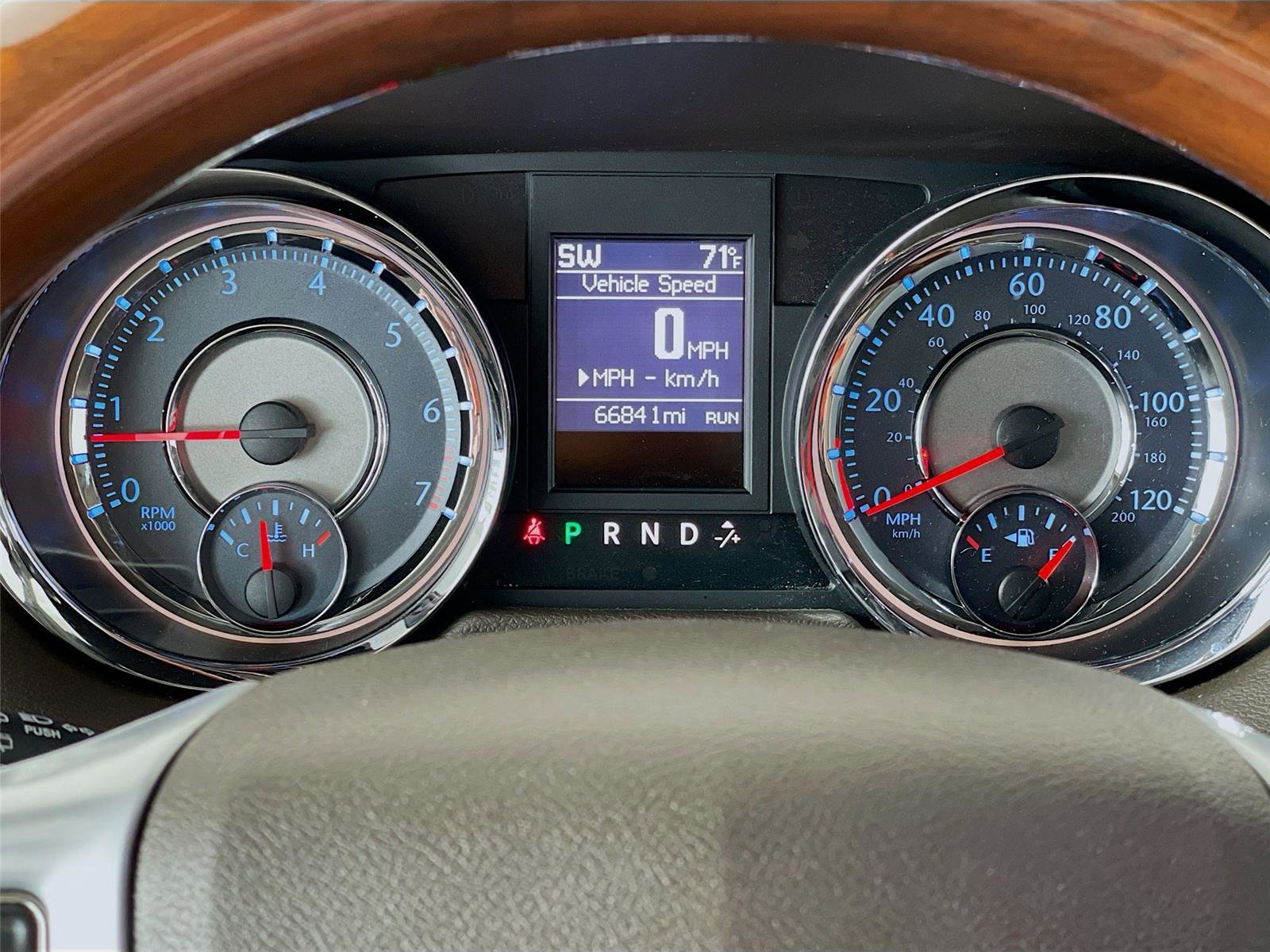 Used 2014 Chrysler Town & Country Limited w/ Luxury Group FWD image 15