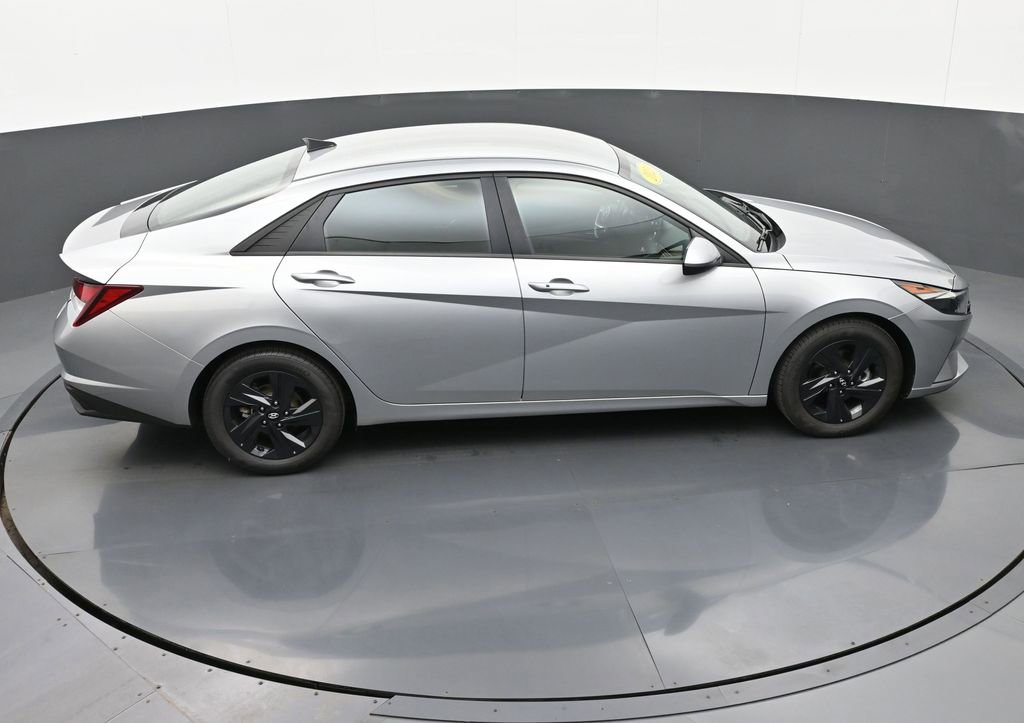 Used 2023 Hyundai Elantra SEL w/ Preferred Accessory Package FWD image 37