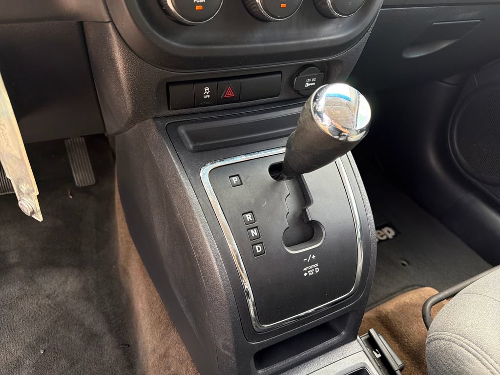 Used 2015 Jeep Compass Sport w/ Power Value Group FWD image 28