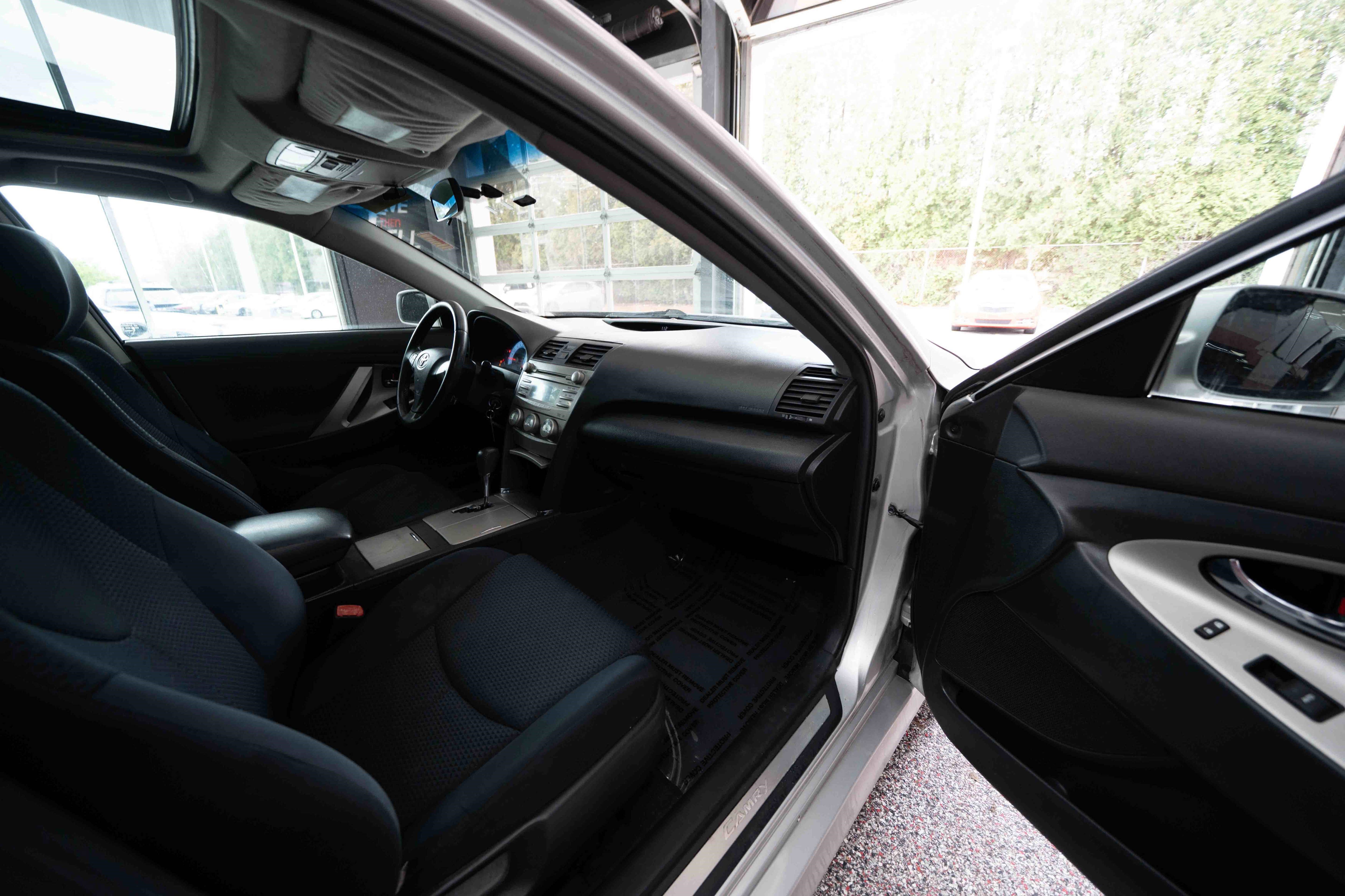 Used 2011 Toyota Camry SE w/ SE Extra-Value Pkg #1 image 25