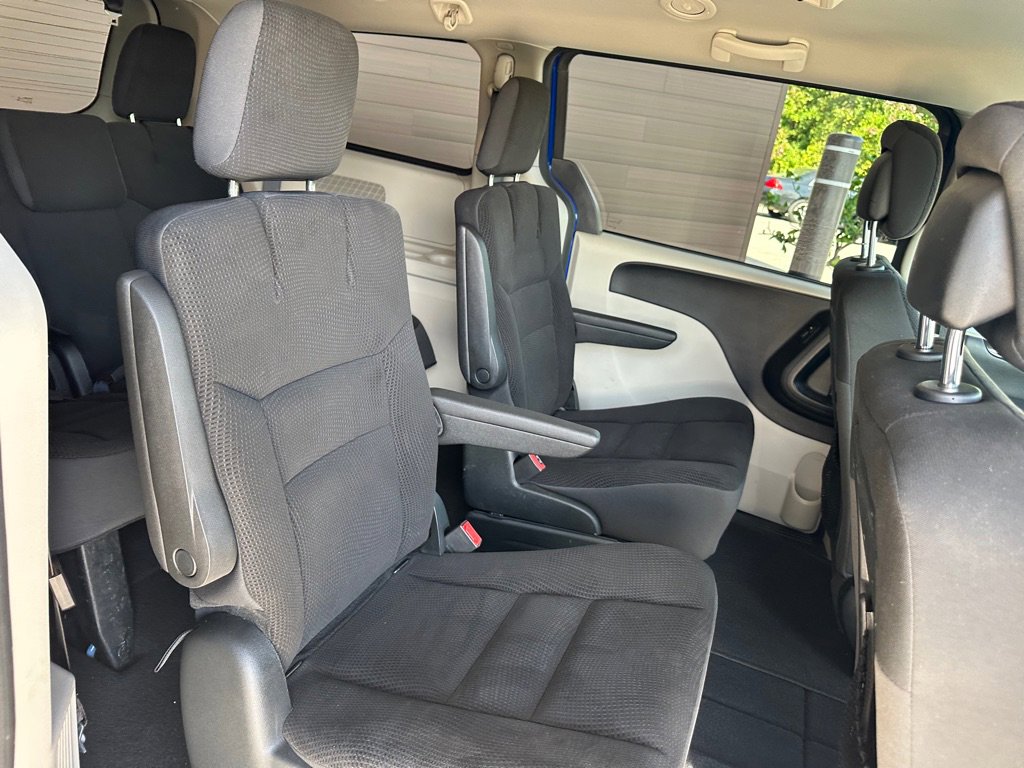 Used 2018 Dodge Grand Caravan SE w/ UConnect Hands-Free Group FWD image 16