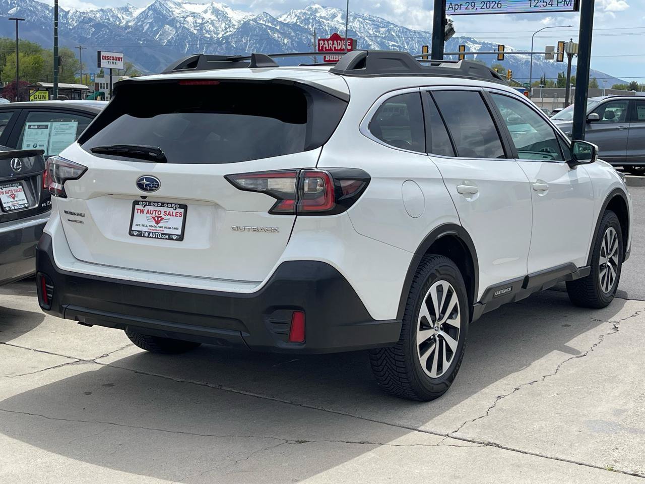 Used 2022 Subaru Outback Premium AWD/4WD image 5