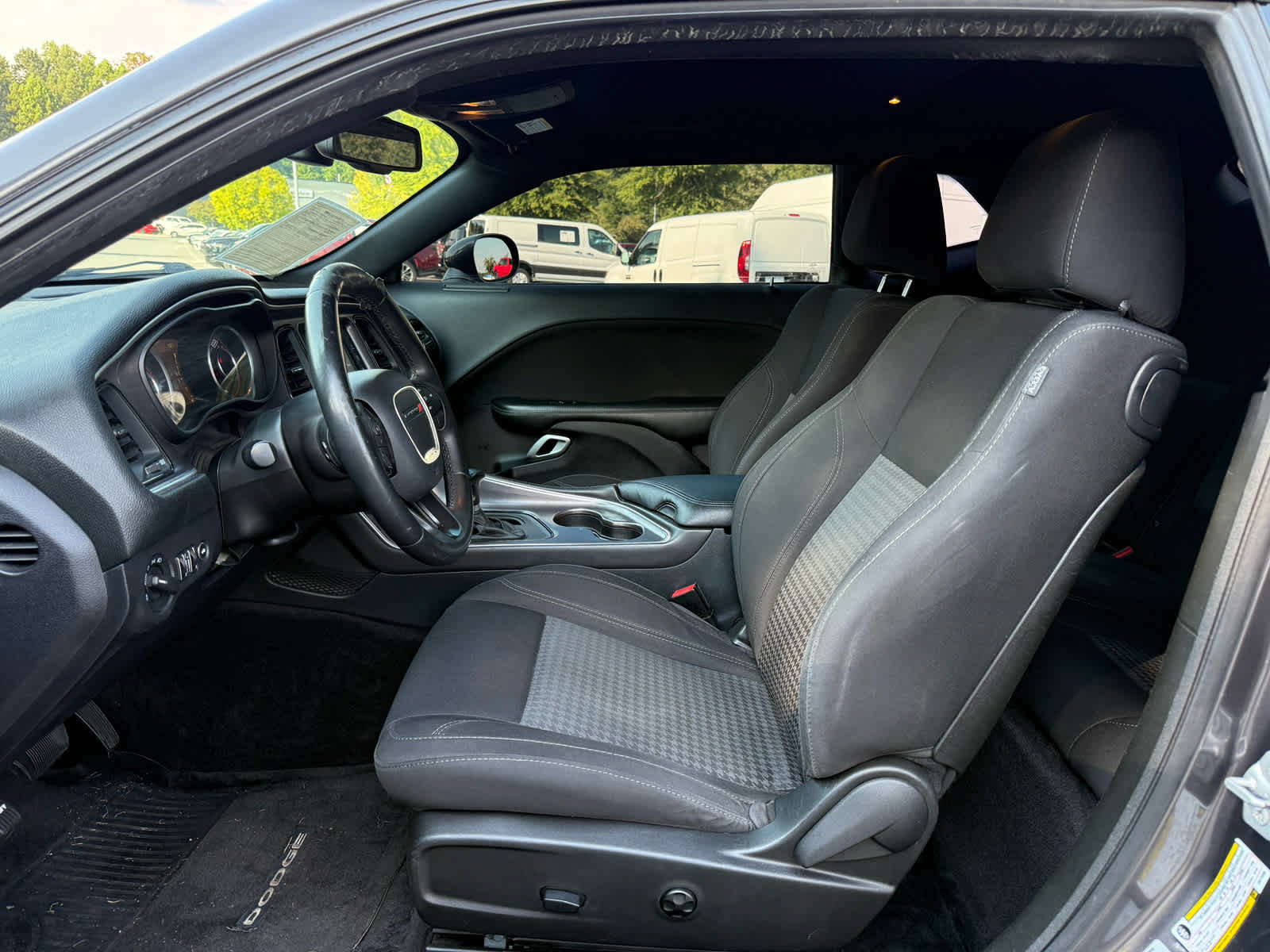 Used 2015 Dodge Challenger SXT RWD image 11
